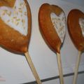 Sucettes de gâteau au chocolat blanc