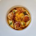 Noix de Saint-Jacques sauce aux agrumes, purée de panais