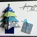 Carte de Noël avec sapin en origami et cadeau