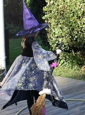 Déguisement de sorcière pour Halloween ensoleillé