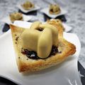 Toast de panna cotta au foie gras, confit d'échalotes à la crème de cassis