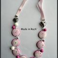 Collier rose et blanc en fimo sur ruban