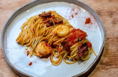 Pâtes aux tomates rôties, chorizo et gambas