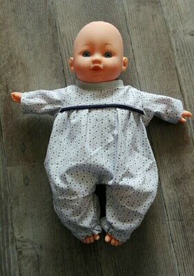 couture de la barboteuse poupée