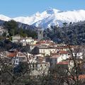 LE VILLAGE DE LEVENS ET SON BELVEDERE DANS LES ALPES-MARITIMES EN FRANCE