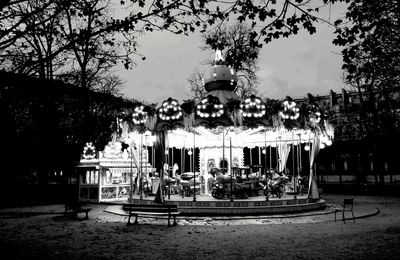 Jardins des Tuileries-manège dans la nuit