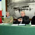 AU MILIEU DU COLLÈGE DÉPARTEMENTAL DES CEINTURES NOIRES, DANIEL LIÉNARD EN PRÉFÈRE UNE ROUGE ET BLANCHE.