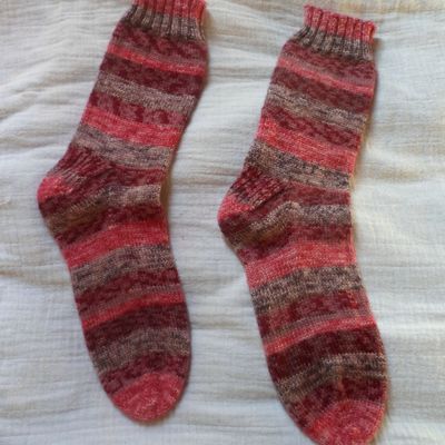 premières chaussettes tricotées 