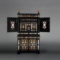 Cabinet en bois noirci et incrustations de pierres dures. Italie, XVIIème siècle