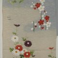 Ancien satin de soie haute texture, décor chrysantèmes et sakuras