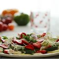 Carpaccio tomates, fraises, kiwi, avocat, copeaux parmesan, basilic et pousses d'alfafa......