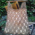 Un nouveau sac à partir d'un sac filet macramé,