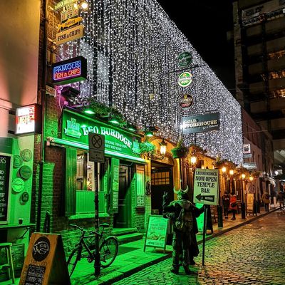 Temple Bar by night