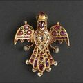 A gem-set gold pendant in the form of a bird, probably Deccan or Southern India, 17th-18th Century