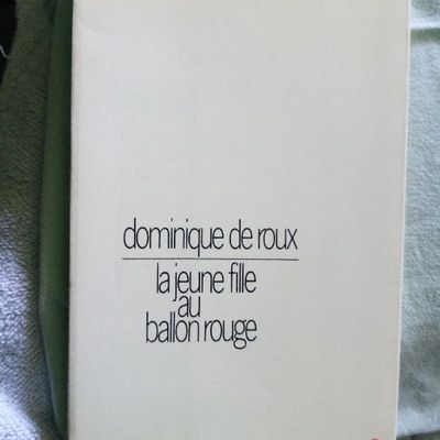 La jeune fille au ballon rouge