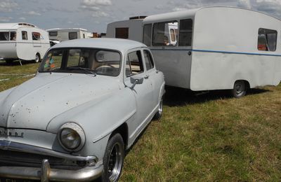 exposition voitures anciennes VH roanne airport  42 2015  SIMCA  aronde