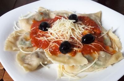 RAVIOLIS MAISON-VIANDE HACHÉE- ÉPINARDS ET SAUCE TOMATES DE MAMAN 
