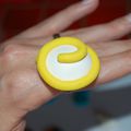 mes créations fimo...bague blanche et boudin jaune