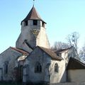L'église Saint-Pourçain et la fontaine-lavoir de Louchy