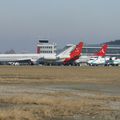 Aéroport Tarbes-Lourdes-Pyrénées: Vu d'ensemble des Parkings de l'Aéroport TLP 2012.