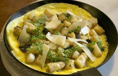 Omelette aux asperges, morilles et parmesan