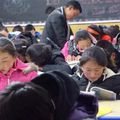 De nombreux élèves d'une école tibétaine fermée de force ne peuvent pas s'inscrire dans de nouvelles écoles.