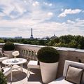 Au coeur de Paris, le rooftop estival de l'Hôtel de Crillon 