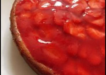 Cheesecake au chocolat blanc, fraises et coulis…