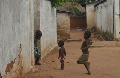 Avent 20, Pipette, Molette et les enfants du Togo.