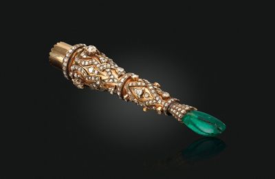A diamond-set gold and emerald huqqa mouthpiece, India, circa 1920