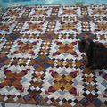 EASY STREET le QUILT MYSTERE de Bonnie fini sans bordure