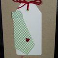 Un lift ... une cravate en origami en vichy vert ...un petit coeur rouge ... une carte pour dire "Je t'aime"