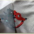 L'enfant qui aimait "Emile et Knack" au restaurant (impression textile au pochoir)