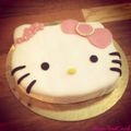 Gâteau Hello Kitty facile {tuto pate à sucre ou pâte d'amandes}