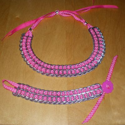 collier en capsules de canettes