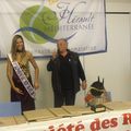 Fathia CHERIF- 1 ère Dauphine de Miss Hérault Méditerranée remets la 2 ème Coupe Hérault Méditerranée au vainqueur...