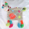 Doudou Peluche Plat Girafe Vache Grise Rond Rouge Echarpe Nicotoy Simba Toys