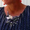 Un collier textile marine et pois