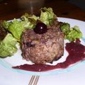 Parmentier de confit de canard aux cerises noires, sauce au porto