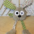 Doudou lapin marron vert