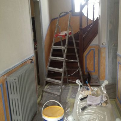 Mise en peinture des murs de l'entrée, du palier et de l'escalier