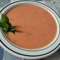 Soupe de tomates glacée au chèvre frais et au basilic