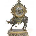 Napoléon III pour le marché chinois. Petite pendule en bronze "buffle portant le cadran". Epoque fin XIXème siècle. 