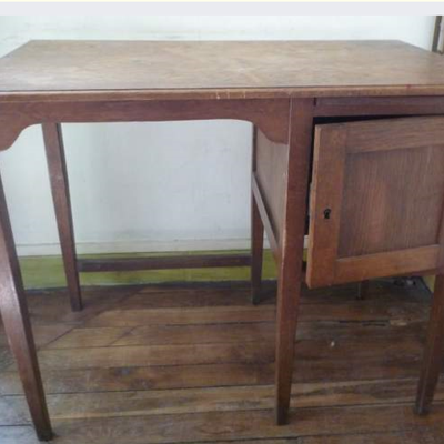 A venir...Ce petit bureau d'écolier authentique, des années 50