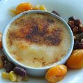 Crème brûlée à la fève tonka, kumquat confit, abricots aux agrumes, perles de Dulcey