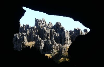 Madagascar - Ankarana Ouest - Découverte des grottes grandioses et de plus petit lémurien nocturne