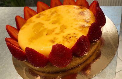 Tarte fraise-rhubarbe crème brûlée vanille 