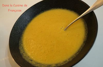 Soupe Détox : Carottes, Gingembre et Tofu