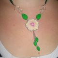 Collier fleur et feuilles