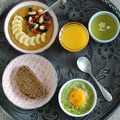 Idées pour un brunch : manger de l'avocat chaud et goûter le kaki en compote